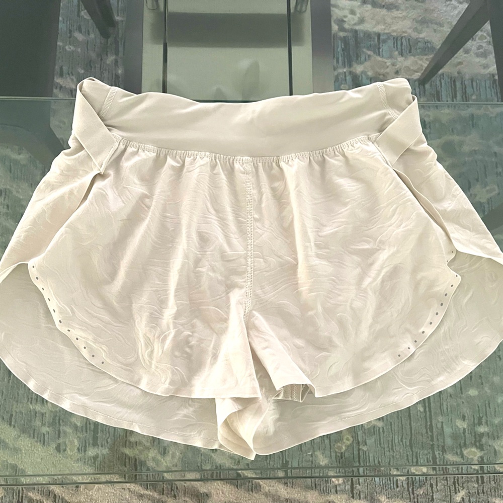 Lululemon flowy shorts size 6